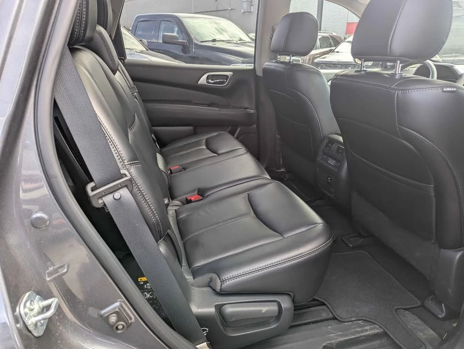2017 Nissan Pathfinder 4th Gen - Image 10 of 19