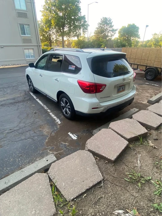 2017 Nissan Pathfinder 4th Gen - Image 5 of 5