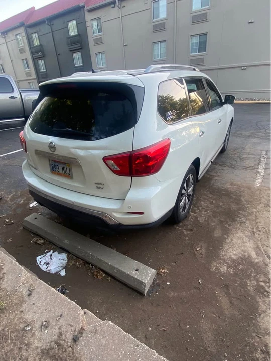 2017 Nissan Pathfinder 4th Gen - Image 4 of 5