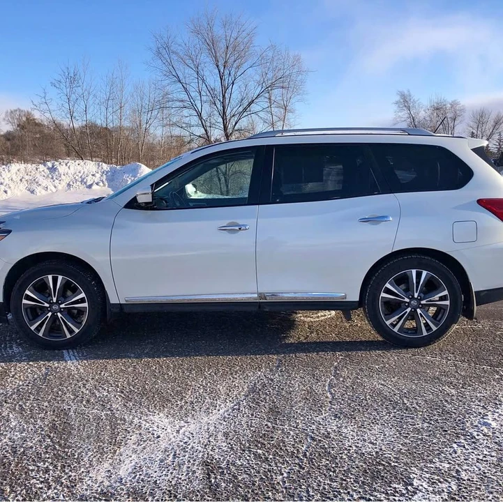 2017 Nissan Pathfinder 4th Gen - Image 2 of 18