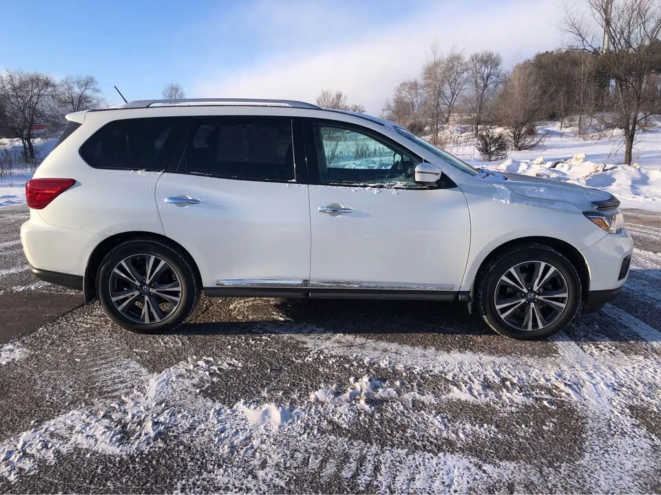 2017 Nissan Pathfinder 4th Gen - Image 4 of 18