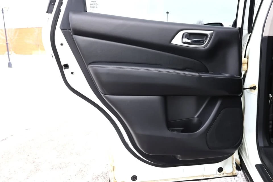 2017 Nissan Pathfinder 4th Gen - Image 19 of 20