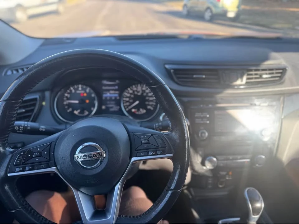 2017 Nissan Rogue - Image 5 of 5
