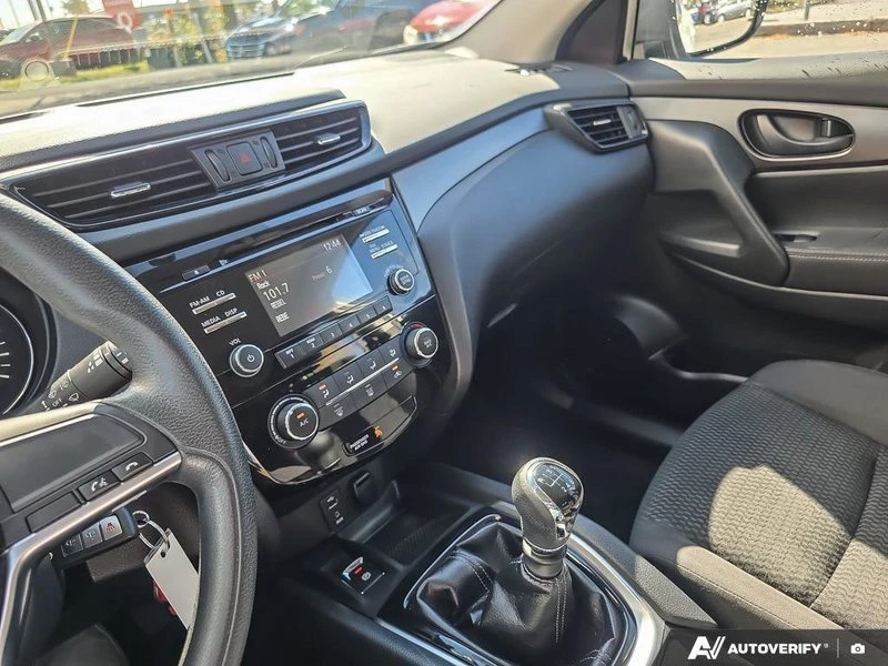 2017 Nissan Rogue - Image 12 of 20