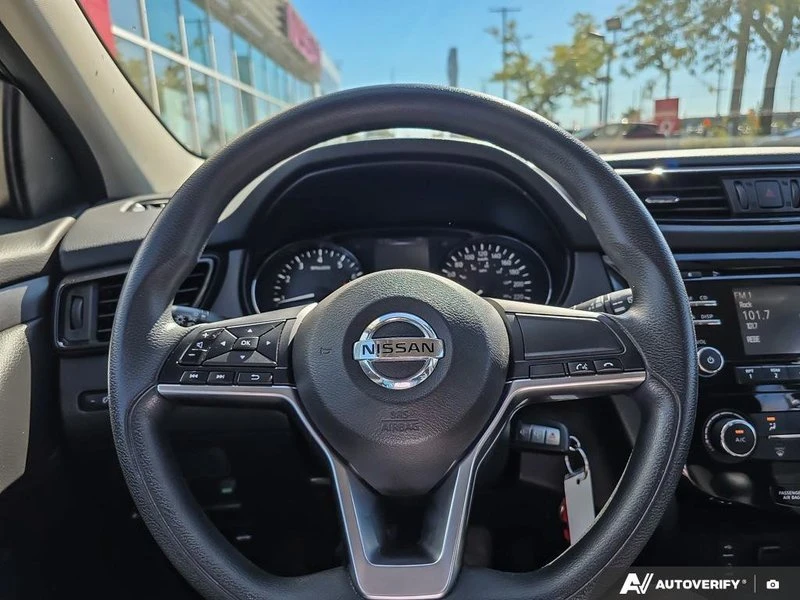 2017 Nissan Rogue - Image 9 of 20