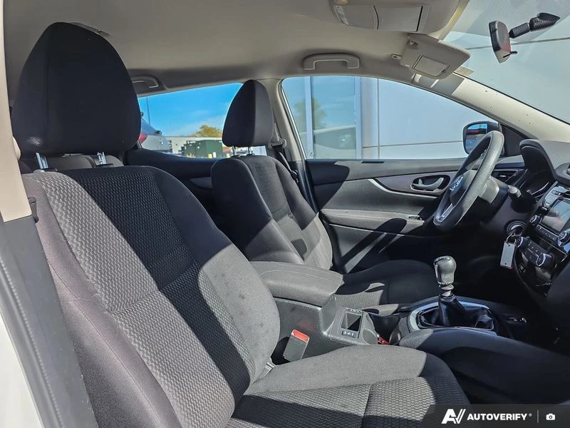 2017 Nissan Rogue - Image 14 of 20