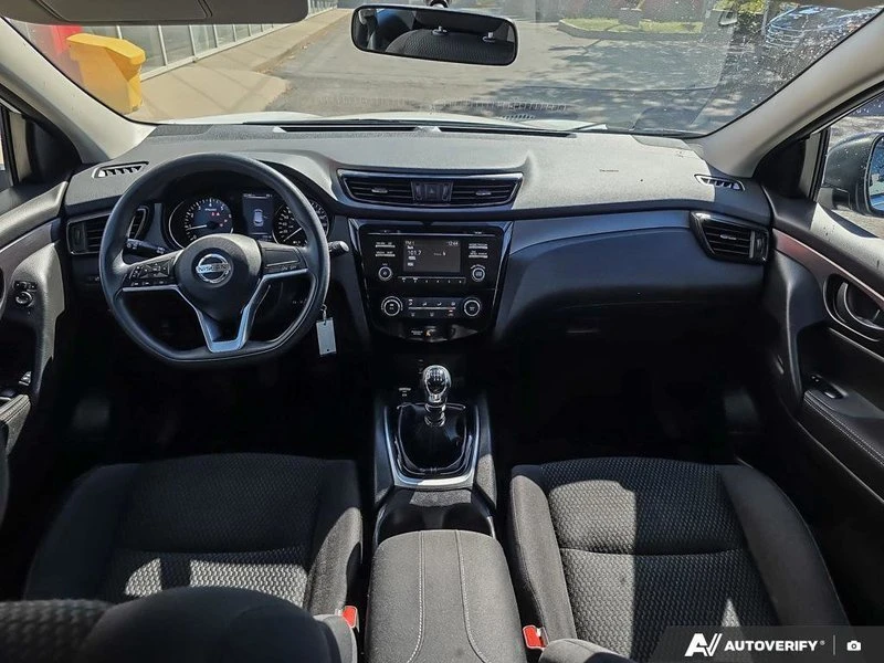 2017 Nissan Rogue - Image 16 of 20