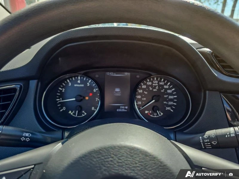 2017 Nissan Rogue - Image 10 of 20