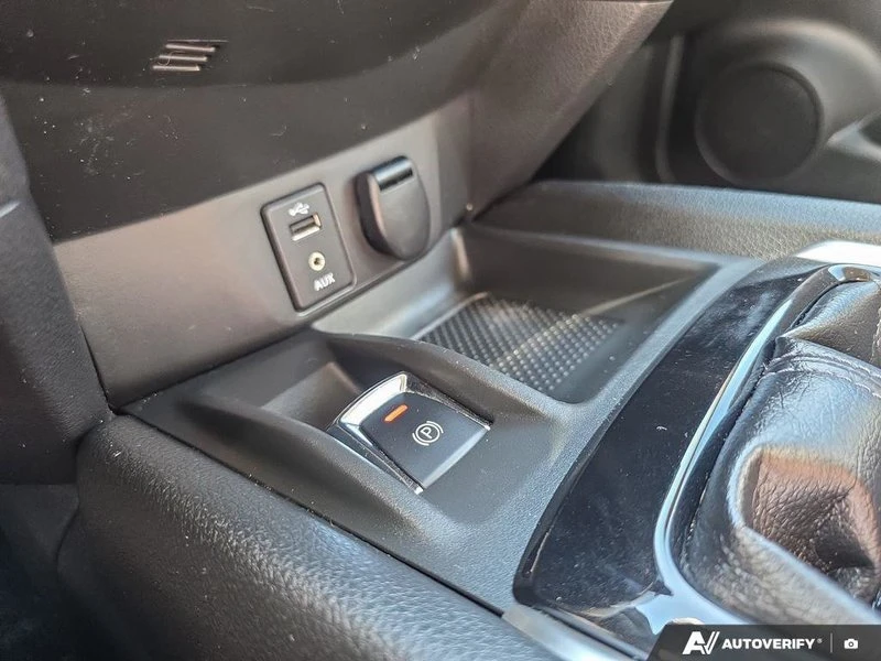 2017 Nissan Rogue - Image 18 of 20