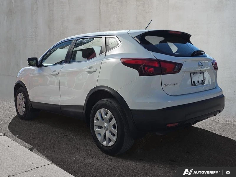 2017 Nissan Rogue - Image 2 of 20