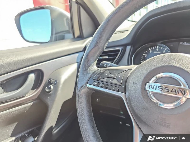 2017 Nissan Rogue - Image 11 of 20