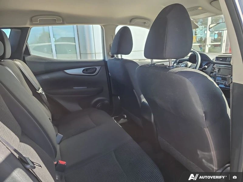2017 Nissan Rogue - Image 15 of 20