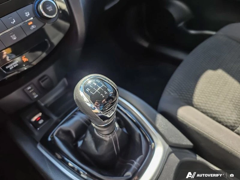 2017 Nissan Rogue - Image 20 of 20