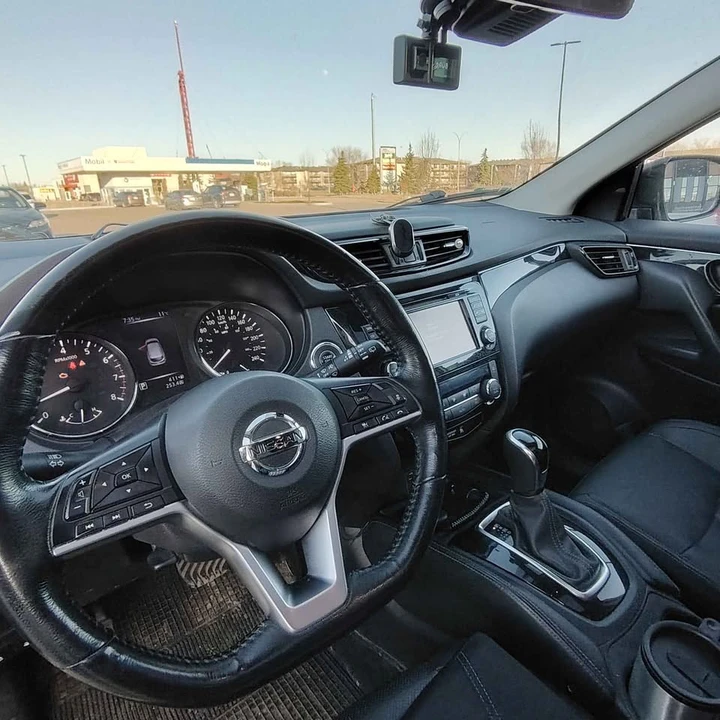 2017 Nissan Rogue - Image 11 of 16