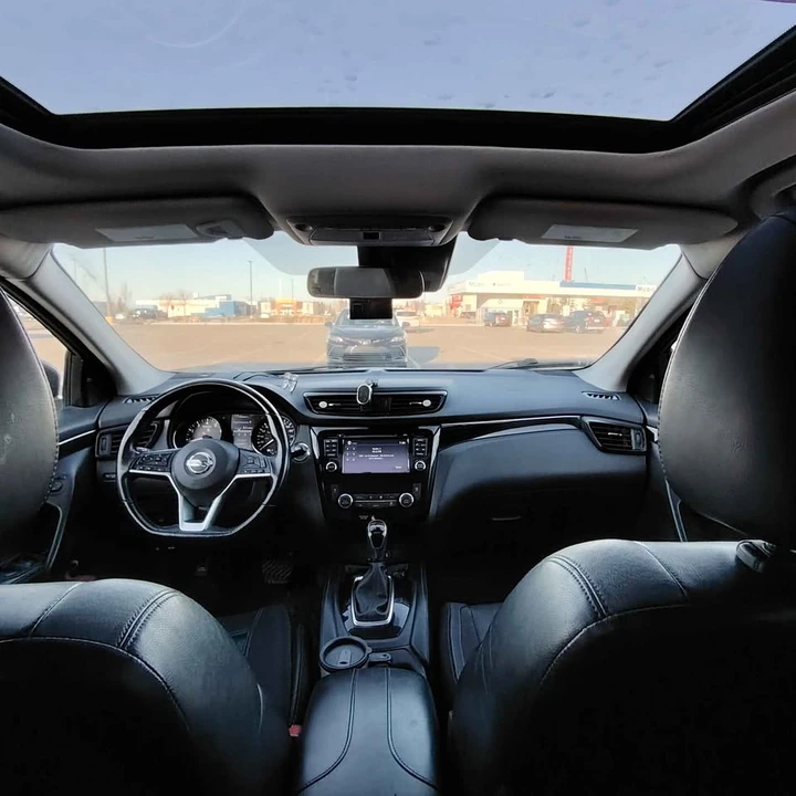 2017 Nissan Rogue - Image 9 of 16