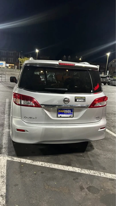 2017 Nissan Quest - Image 2 of 3