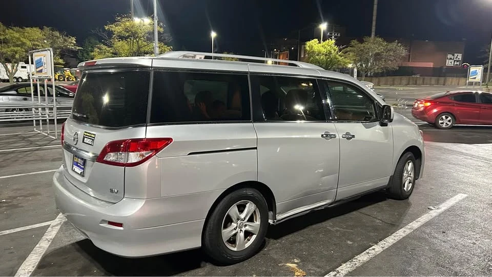 2017 Nissan Quest - Image 2 of 4