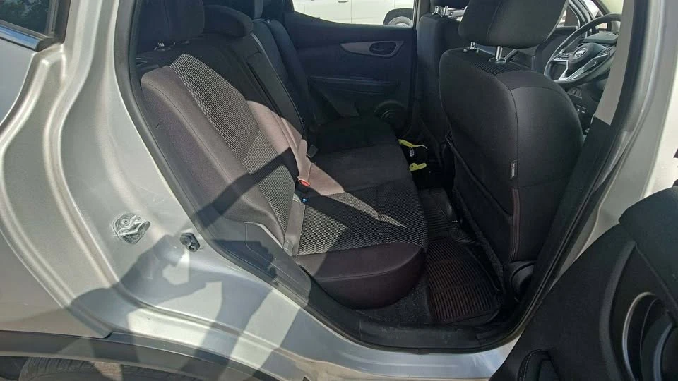 2017 Nissan Rogue - Image 6 of 7