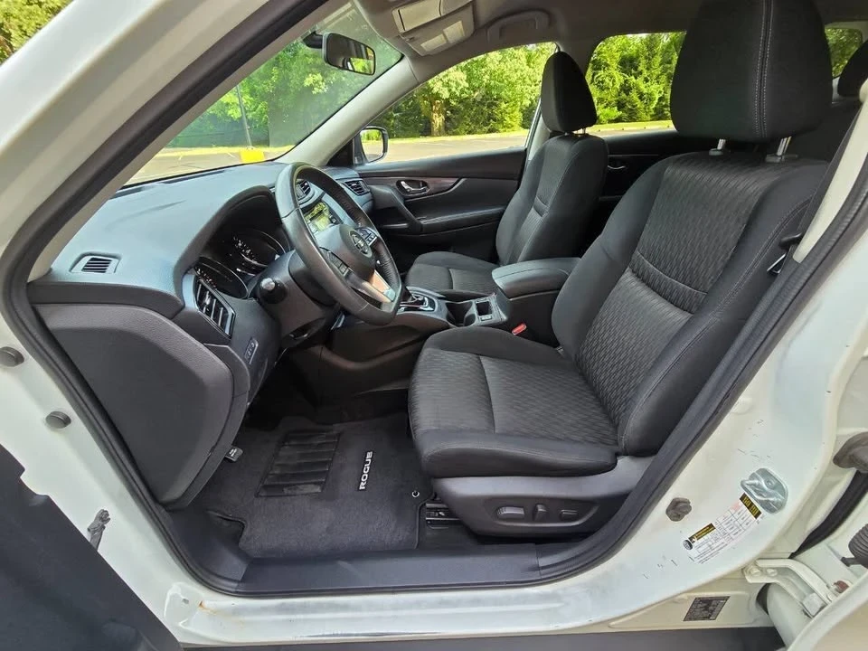 2017 Nissan Rogue - Image 14 of 18