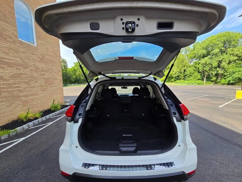 2017 Nissan Rogue - Image 18 of 18