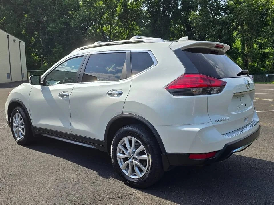 2017 Nissan Rogue - Image 4 of 18