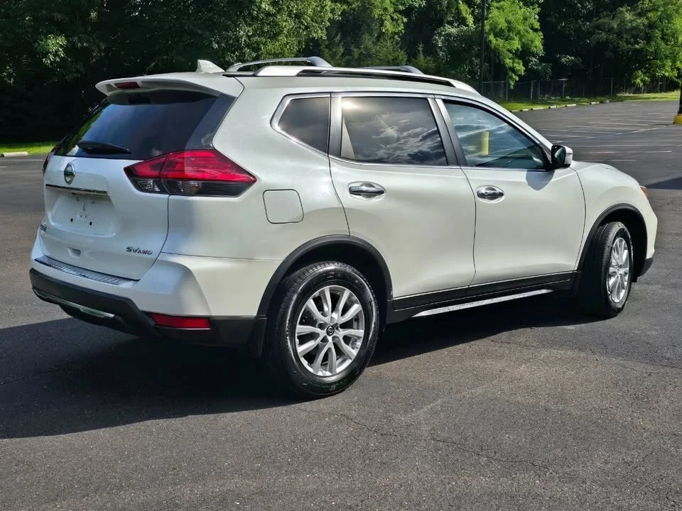2017 Nissan Rogue - Image 8 of 18