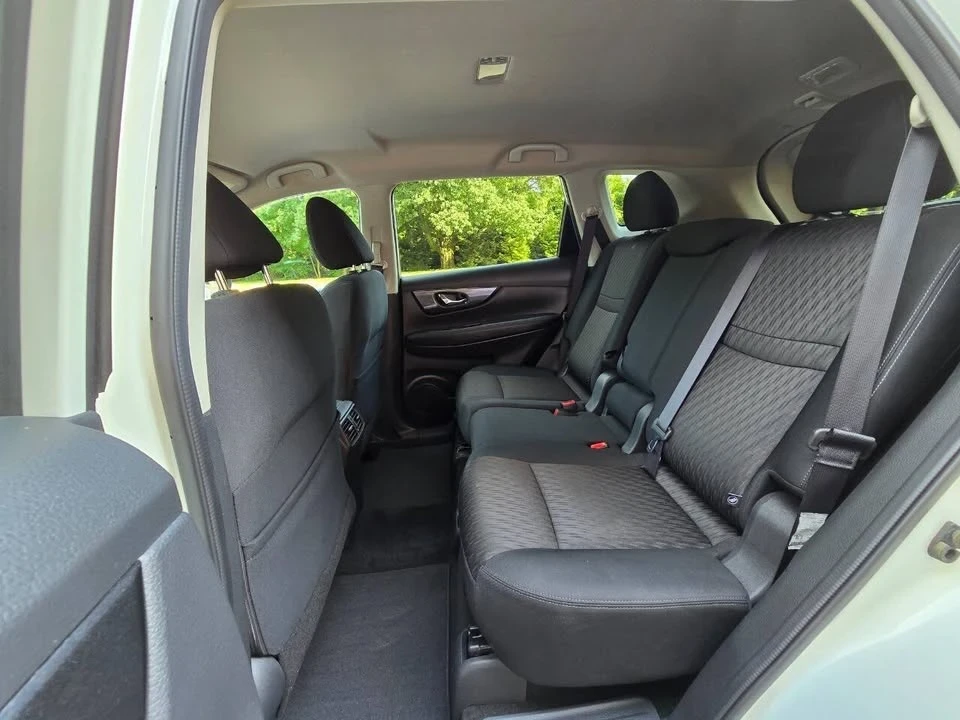 2017 Nissan Rogue - Image 17 of 18