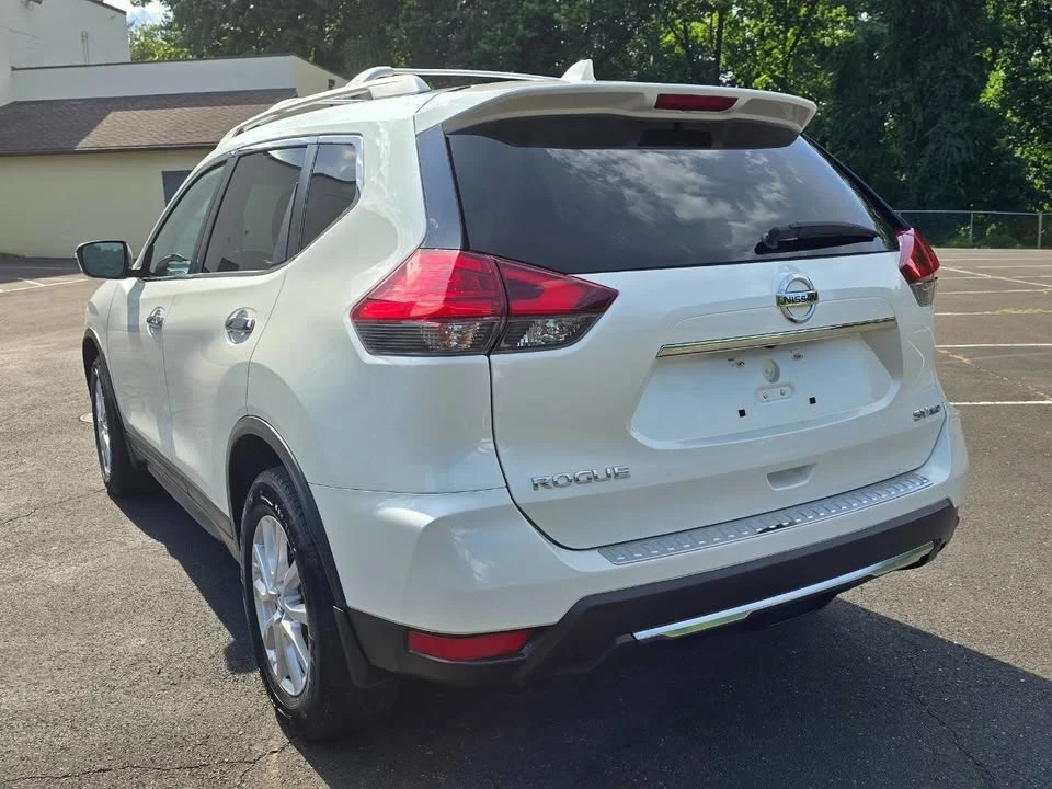 2017 Nissan Rogue - Image 5 of 18