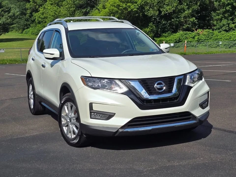 2017 Nissan Rogue - Image 11 of 18