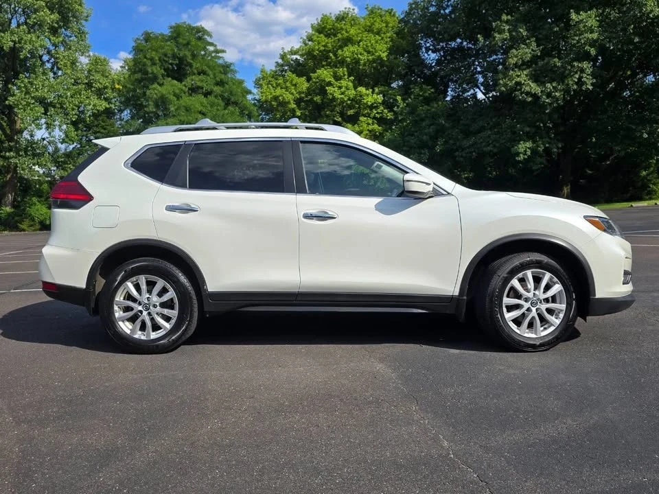 2017 Nissan Rogue - Image 9 of 18