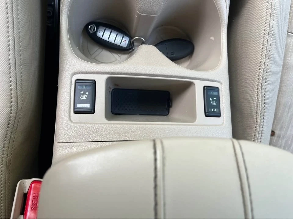 2017 Nissan Rogue - Image 15 of 19