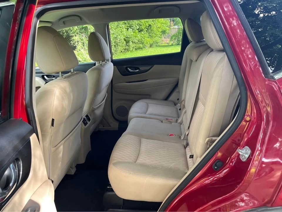 2017 Nissan Rogue - Image 10 of 19