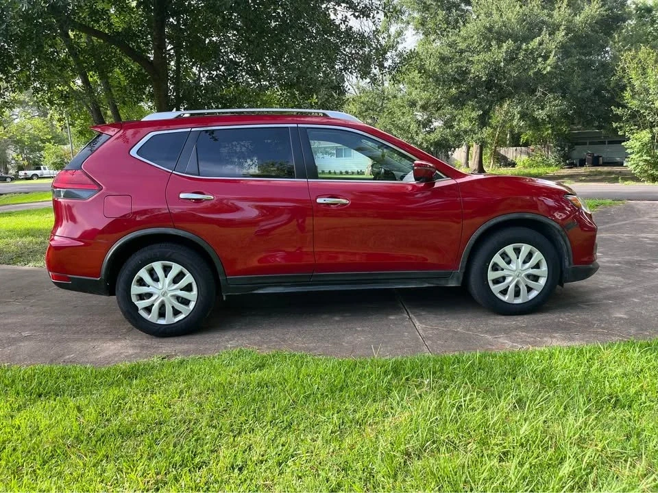 2017 Nissan Rogue - Image 8 of 19