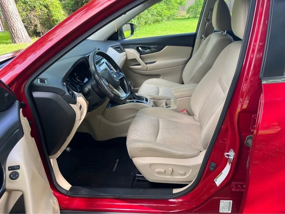 2017 Nissan Rogue - Image 11 of 19