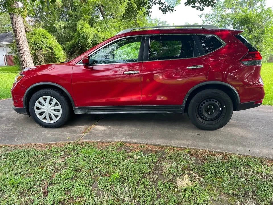 2017 Nissan Rogue - Image 4 of 19