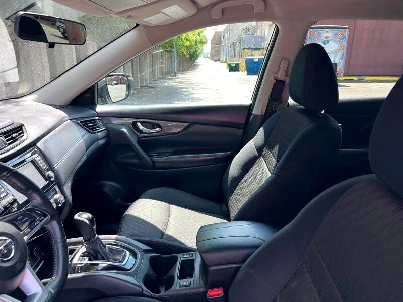 2017 Nissan Rogue - Image 16 of 19