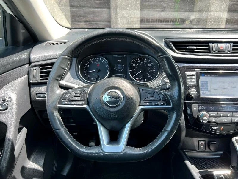 2017 Nissan Rogue - Image 15 of 19