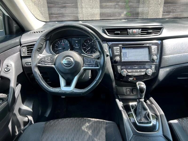 2017 Nissan Rogue - Image 11 of 19