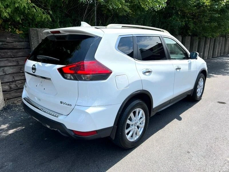 2017 Nissan Rogue - Image 9 of 19