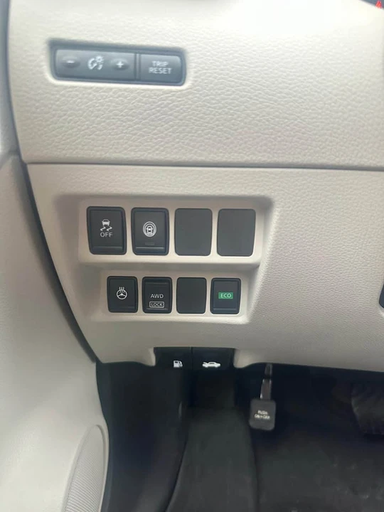 2017 Nissan Rogue - Image 7 of 12