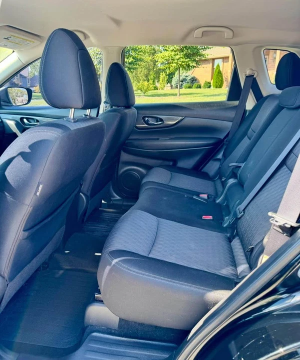 2017 Nissan Rogue - Image 11 of 12
