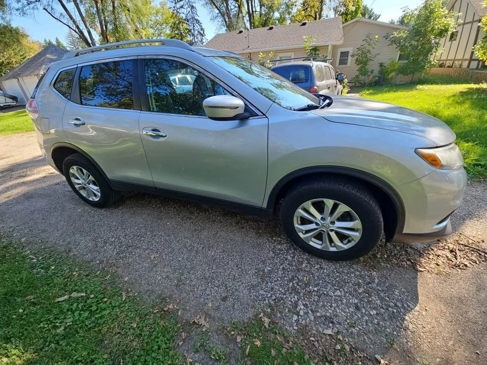 2017 Nissan Rogue - Image 3 of 15