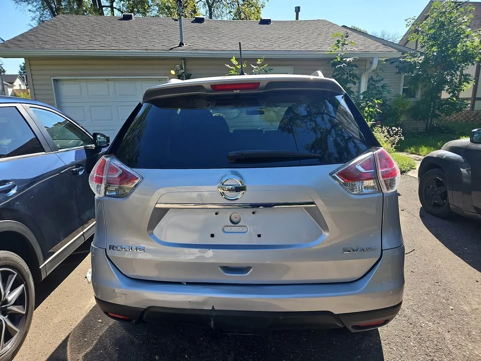 2017 Nissan Rogue - Image 4 of 15