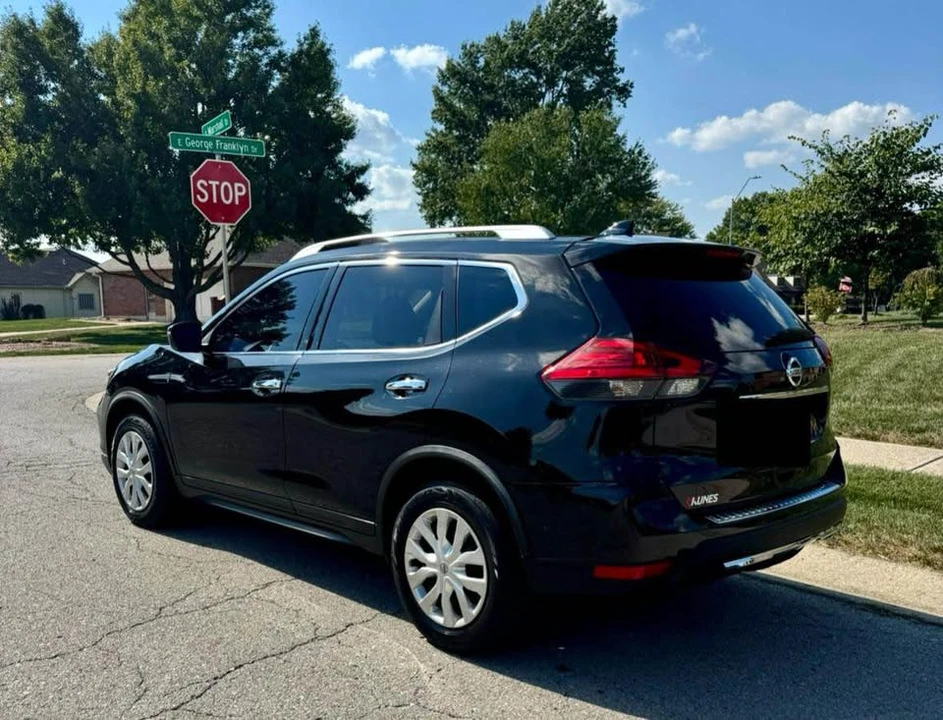 2017 Nissan Rogue - Image 4 of 12