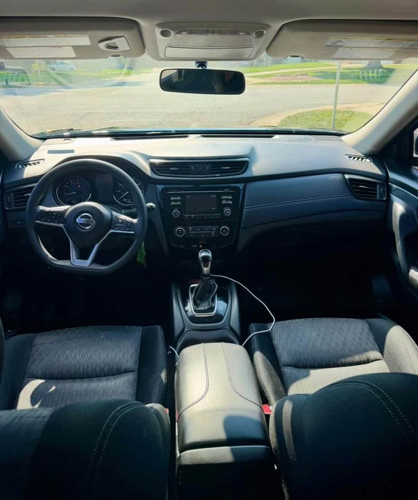 2017 Nissan Rogue - Image 10 of 12