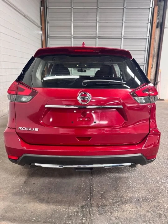 2017 Nissan Rogue - Image 12 of 13