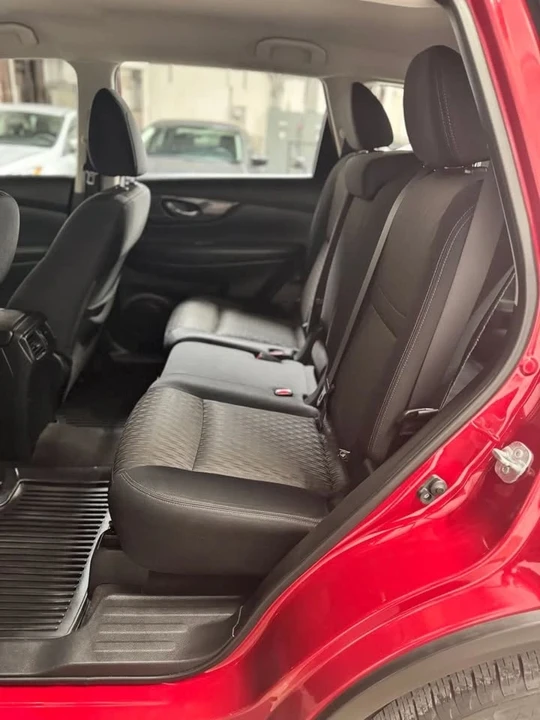 2017 Nissan Rogue - Image 11 of 13