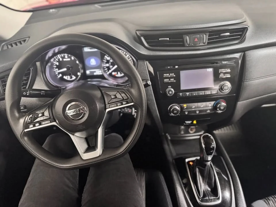 2017 Nissan Rogue - Image 8 of 13