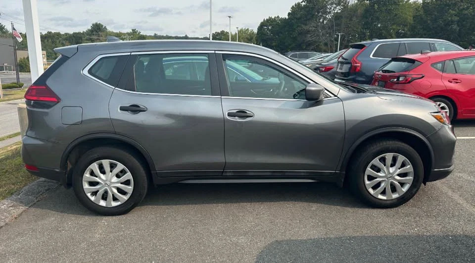 2017 Nissan Rogue - Image 2 of 12