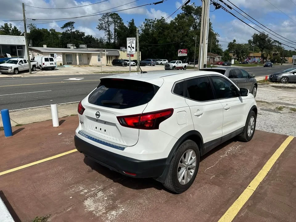2017 Nissan Rogue - Image 5 of 15